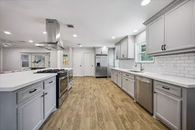 10143 Whiteside Lane, Houston, TX 77043 - Photo 11