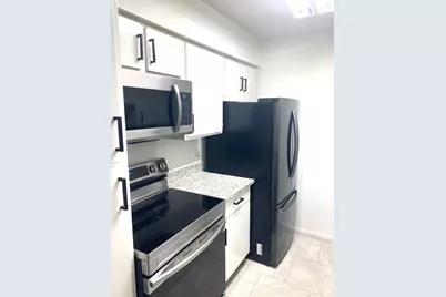 3075 Walnut Bend Lane #23, Houston, TX 77042 - Photo 7