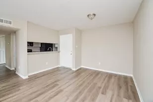 3075 Walnut Bend Ln, Houston, TX 77042 - Photo 5