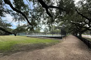 4043 Tartan Ln, Houston, TX 77025 - Photo 45