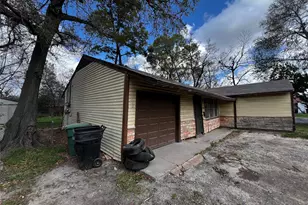 5967 Southtown St, Houston, TX 77033 - Photo 3