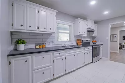 6150 Ridgeway Drive, Houston, TX 77033 - Photo 7