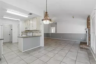 10922 Fallbrook Dr, Houston, TX 77064 - Photo 9