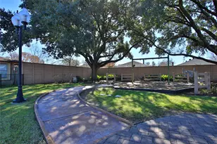10922 Fallbrook Dr, Houston, TX 77064 - Photo 25