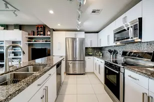 801 E Beach Dr, Galveston, TX 77550 - Photo 5