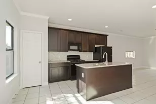 1021 Grenshaw St, Houston, TX 77088 - Photo 9