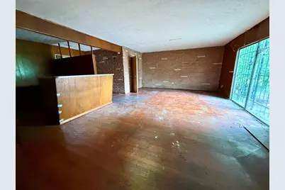 5123 Willow Glen Drive, Houston, TX 77033 - Photo 9