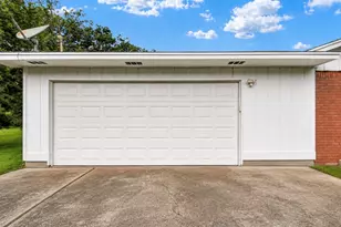 238 Forest Dr, Lake Jackson, TX 77566 - Photo 3