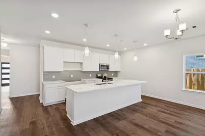 648 Woodhaven Lakes Drive, La Marque, TX 77568 - Photo 11