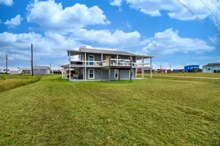965 Porpoise Dr, Palacios, TX 77465 - Photo 3