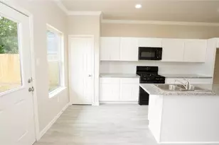 7903 Moon Beam St, Houston, TX 77088 - Photo 11