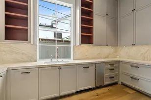 827 Rocky River Rd, Houston, TX 77056 - Photo 15