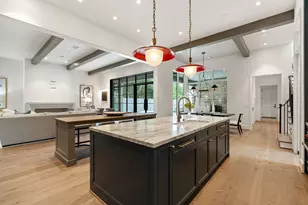 827 Rocky River Rd, Houston, TX 77056 - Photo 11