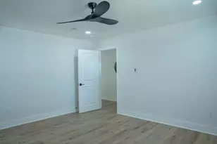 5203 Brookmeade Dr, Houston, TX 77045 - Photo 17