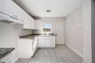 5934 Belcrest St, Houston, TX 77033 - Photo 5