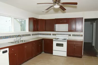 527 W 6th Street, Freeport, TX 77541 - Photo 7