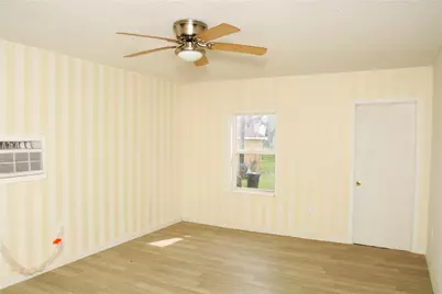 527 W 6th Street, Freeport, TX 77541 - Photo 9