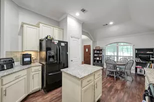 676 Oak Cir Dr E, Conroe, TX 77301 - Photo 17