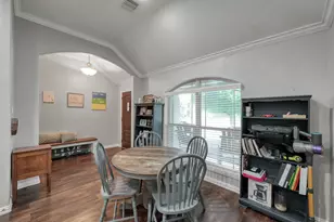 676 Oak Cir Dr E, Conroe, TX 77301 - Photo 11