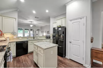 676 Oak Circle Dr E, Conroe, TX 77301 - Photo 13
