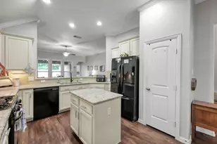676 Oak Cir Dr E, Conroe, TX 77301 - Photo 13