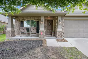 676 Oak Cir Dr E, Conroe, TX 77301 - Photo 1