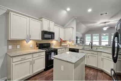 676 Oak Circle Dr E, Conroe, TX 77301 - Photo 15