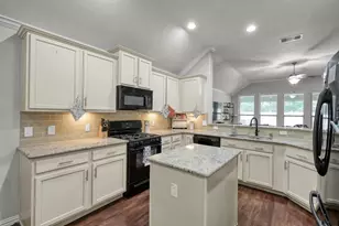 676 Oak Cir Dr E, Conroe, TX 77301 - Photo 15