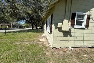 400 N Stevenson St, Eagle Lake, TX 77434 - Photo 3