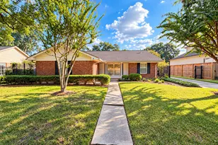 7903 Meadow Lake Ln, Houston, TX 77063 - Photo 1