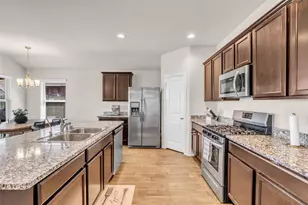 3910 Hybrid Ct, Baytown, TX 77521 - Photo 5