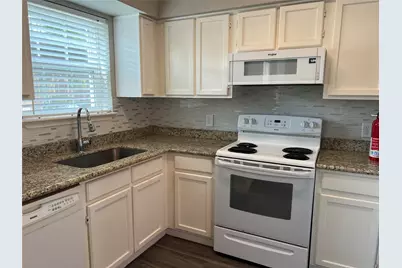 7575 Cambridge Street #1103, Houston, TX 77054 - Photo 9