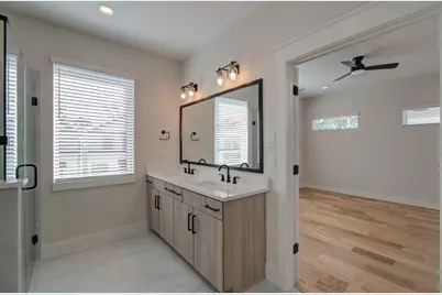 5309 Donovan Gardens Lane, Houston, TX 77091 - Photo 11