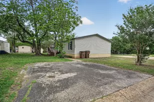 135 Kiowa Trail, Lockhart, TX 78644 - Photo 3