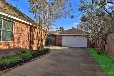 9203 Memorial Pines Way, Spring, TX 77379 - Photo 5