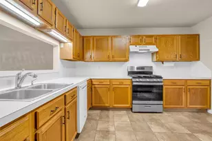 3310 Country Mdws Ct, Pearland, TX 77584 - Photo 7