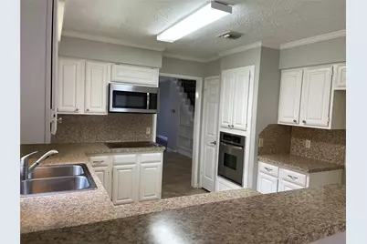 3118 Redcliff Drive, Sugar Land, TX 77479 - Photo 5