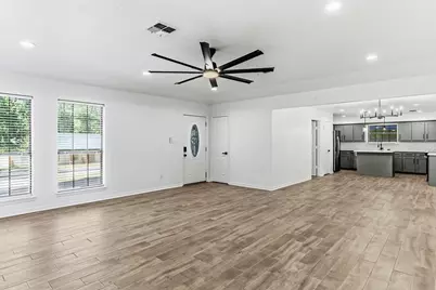 1810 Greentree Drive Drive, Huntsville, TX 77340 - Photo 9