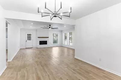 1810 Greentree Drive Drive, Huntsville, TX 77340 - Photo 13