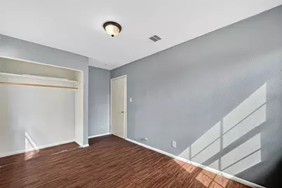 10106 Sierra Drive, Houston, TX 77051 - Photo 9