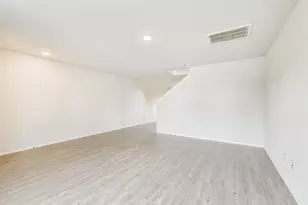 963 Lucky St, Houston, TX 77088 - Photo 5