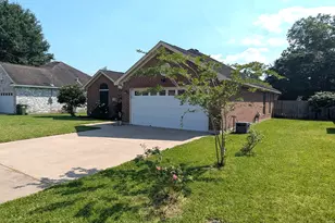 1035 N Colbert St, Dayton, TX 77535 - Photo 5