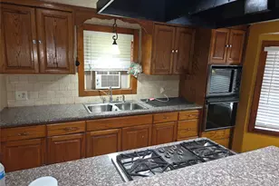 64 Honeycomb Street W, Blessing, TX 77419 - Photo 11