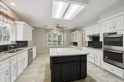 428 Briar Creek Lane, Sealy, TX 77474 - Photo 9