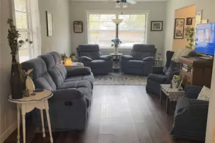 328 Olive St, Huntsville, TX 77340 - Photo 5