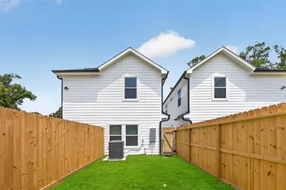 8208 Sterlingshire Street #B, Houston, TX 77078 - Photo 17