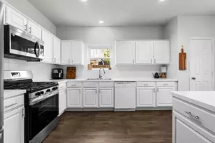 514 Welford Ln, Highlands, TX 77562 - Photo 11