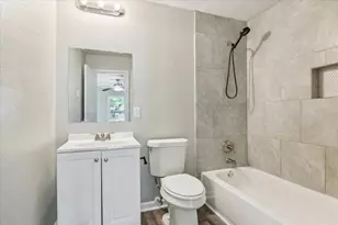 210 Laurel St, Lake Jackson, TX 77566 - Photo 11