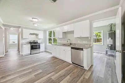 210 Laurel Street, Lake Jackson, TX 77566 - Photo 5