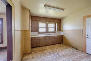 820 W Fairwinds St, Hallettsville, TX 77964 - Photo 9